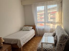 Cozy Room with view of Mt Jura，位于日内瓦的酒店