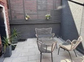 Central, dog friendly, private courtyard