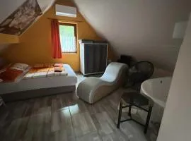 FLÓRA VENDÉGHÁZ A BALATONNÁL