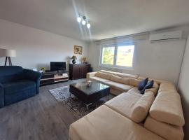 Apartment Sun Sarajevo - FREE garage, air conditioner, garden，位于萨拉热窝的酒店