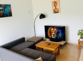 Luxury low-cost flat in Akassato，位于Abomey-Calavi的酒店