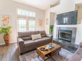 Kids Friendly Ranch,Jaccuzzi Tub,Walk to Food Lion,Restaurant, Keurig , sleep noise machine,,Crib,5G