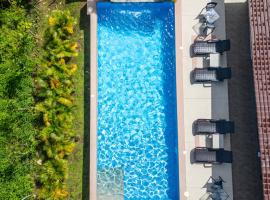 Royal River Suites & Spa Aparthotel，位于明多的酒店