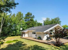 Amazing Home In Væggerløse With Sauna，位于博托比的豪华型酒店