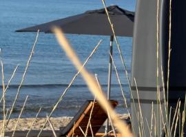 hellofrom Beach House，位于Loutrá Elevtherón的酒店