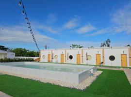 ชุ่มฉ่ำ พูลวิลล่า พิจิตร，位于Ban Tha Krathu (1)的酒店