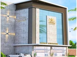 HOTEL MID-TOWN In Aligarh UP，位于阿里格尔的酒店
