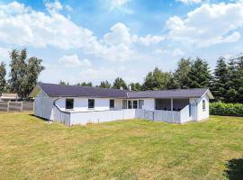 8 person holiday home in Væggerløse-By Traum，位于博托比的酒店