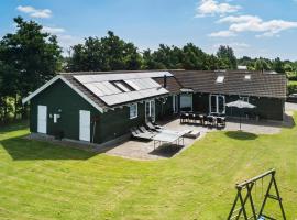 Pet Friendly Home In Idestrup With Sauna，位于博托比的带按摩浴缸的酒店