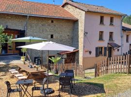 Mini camping La Maison Rose，位于Bertignat的酒店