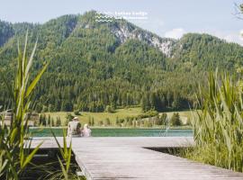 Lottas Lodge am Weissensee - Exklusive Ferienwohnung mit privatem Seezugang，位于魏森湖的酒店