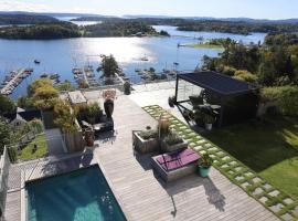 Big villa with panoramic views, terrace, pool, close to Oslo，位于桑维卡的酒店