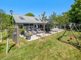Gorgeous Home In Tisvildeleje With Sauna，位于齐斯维勒莱厄的酒店