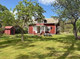 4 Bedroom Gorgeous Home In Vikbolandet，位于Arkösund的酒店