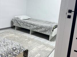 Каджи Сай улица Жаныбек Шамырбеков 26，位于Kyzylemgek的酒店