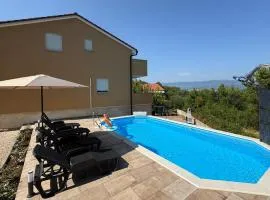 2 Bedroom Stunning Home In Risika