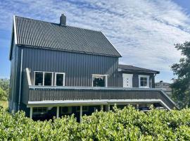 Spacious vacation home，位于Værøy的酒店