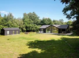 5 Bedroom Nice Home In Græsted，位于Græsted的酒店