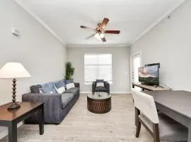 Modern 1BR Retreat Open Layout, Workspace, Views