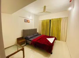 Royal Nest - Just 1 Km from Airport