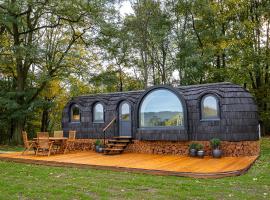 Glamping Skrytín，位于Dobkovice的豪华帐篷营地