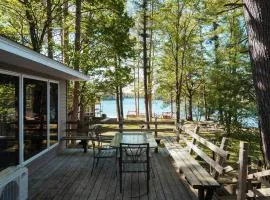 TC Lake Stay-Pontoon & SUP Rentals-King Room!