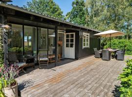 4 Bedroom Lovely Home In Mern，位于梅恩的酒店