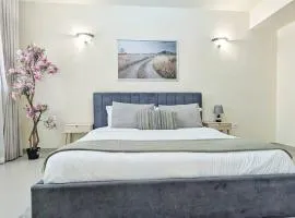 Paradise Villa In Hydra Ad&dxb