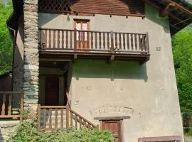 Honorinne's Haus - Maison Gran Praz - Caratteristica casa con Giardinetto