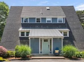 Unique A Frame Short Drive to Beach