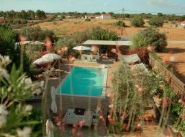 R&ecirc;ves &Eacute;toil&eacute;s，位于塞图巴尔的带热水浴缸的酒店