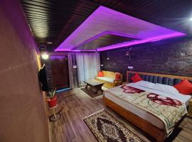 Nature Villaas BASA HOMESTAY，位于Pauri的酒店