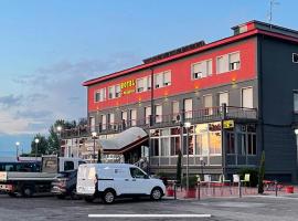 Hotel Paradiso，位于卡斯泰尔夫兰科埃米利亚的酒店