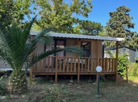 Mobil home 6 personnes à 400m de la mer，位于滨海阿热莱斯的酒店