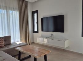 Stylish modern 1 bedrood apartment up to 4 pax，位于斯基亚索斯镇的别墅