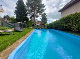Mediterran Holiday Home - jacuzzi & pool，位于巴拉顿菲赖德的酒店
