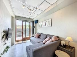 Knus 2-slaapkamer souterrain appartement, direct aan de Middelkerkse zeedijk，位于米德尔克尔克的酒店