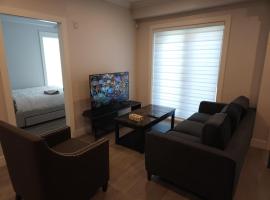 Contemporary Comfort: 2-Bedroom Condo near UBC，位于温哥华的酒店
