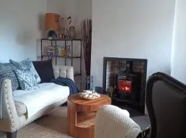 Cosy Coastal Escape with Seaview Terrace