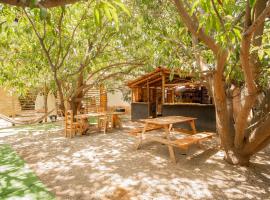 Mahue Rooms and Camping，位于埃斯孔迪多港的酒店