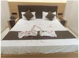 VARANASI HOTEL R-U-D-R-A-M NEAR KASHI VISHWANATH TEMPLE AND GANGA GHAT - Fully Air Conditioned Rooms - #Wifi #Lift #Parking Available - A Premium Hotel In VARANASI