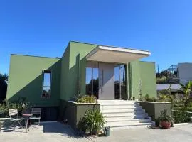 FinIQ Boutiq Studios