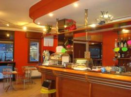 Hotel Iris，位于Bagnolo San Vito的酒店