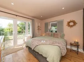 The Lodge - Elegant Comfort in a Peaceful Setting