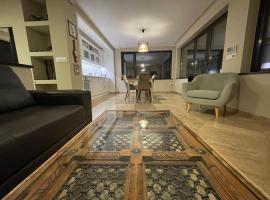 Premium Studio Apartment in Private Villa Nisim，位于巴塔克的酒店