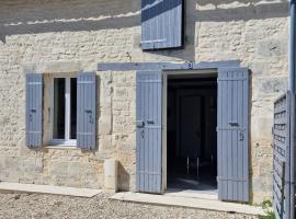 Maison 6 couchages，位于Saint-Dizant-du-Gua的酒店