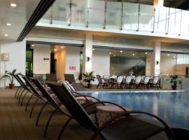 Big 8 Corporate Hotel Digos，位于Digos的酒店