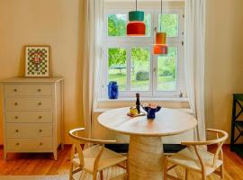 Historic Apartment At Mecklenburg Lake District，位于Neuendorf的酒店