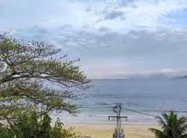 Apartamento pé na areia na Praia de Itaipu