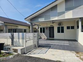 Homestay ZAF sitiawan，位于实兆远的酒店